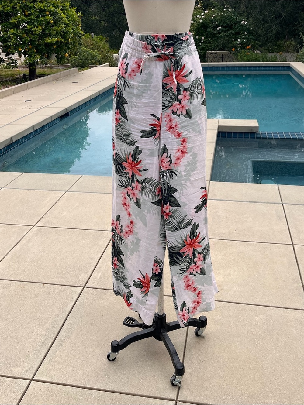 Tommy Bahama White Wide-Leg Tropical Floral Pants with Pink & Green Print
